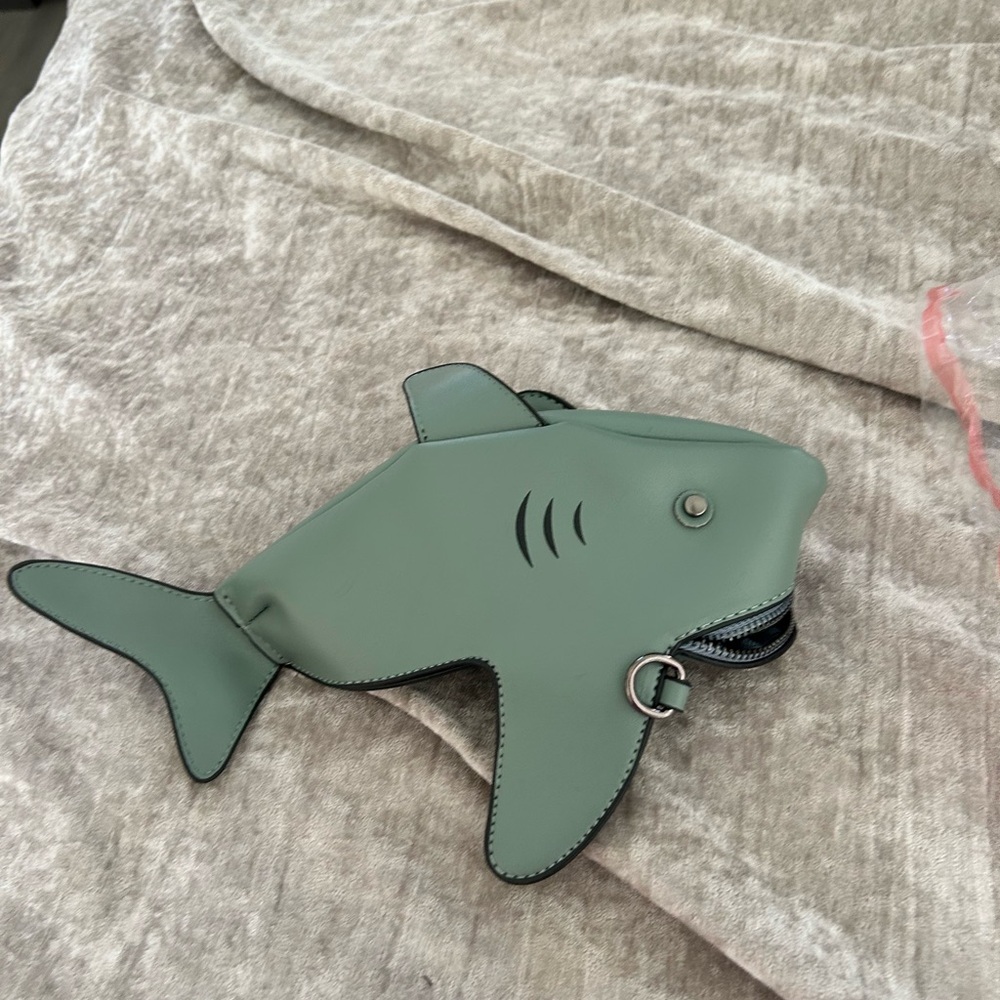 Grey shark 🦈 crossbody bag NWT!! - Picture 6 of 7